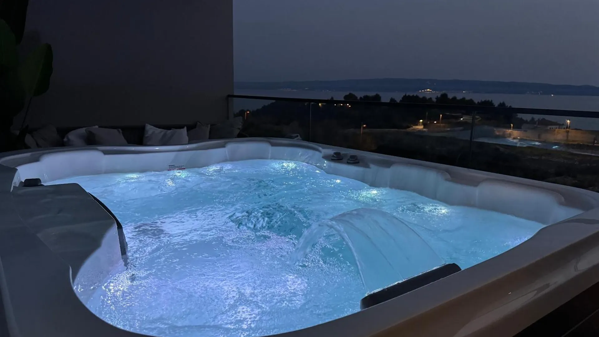 Luxury Apartment L With Jacuzzi Split